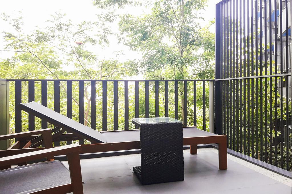 The Deck By Favstay Apartment